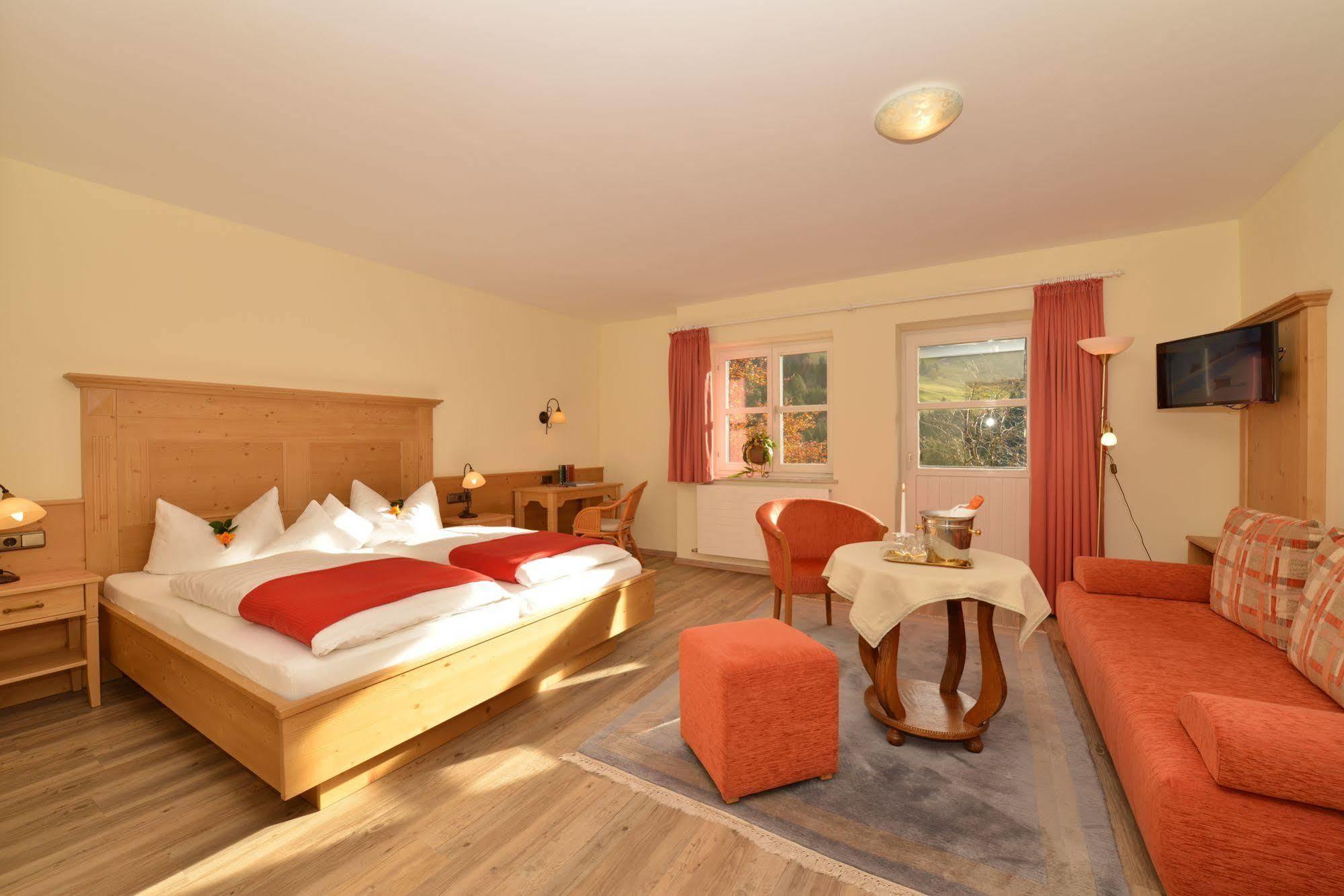 Hotel Adler Garni Hirschegg  Exterior photo