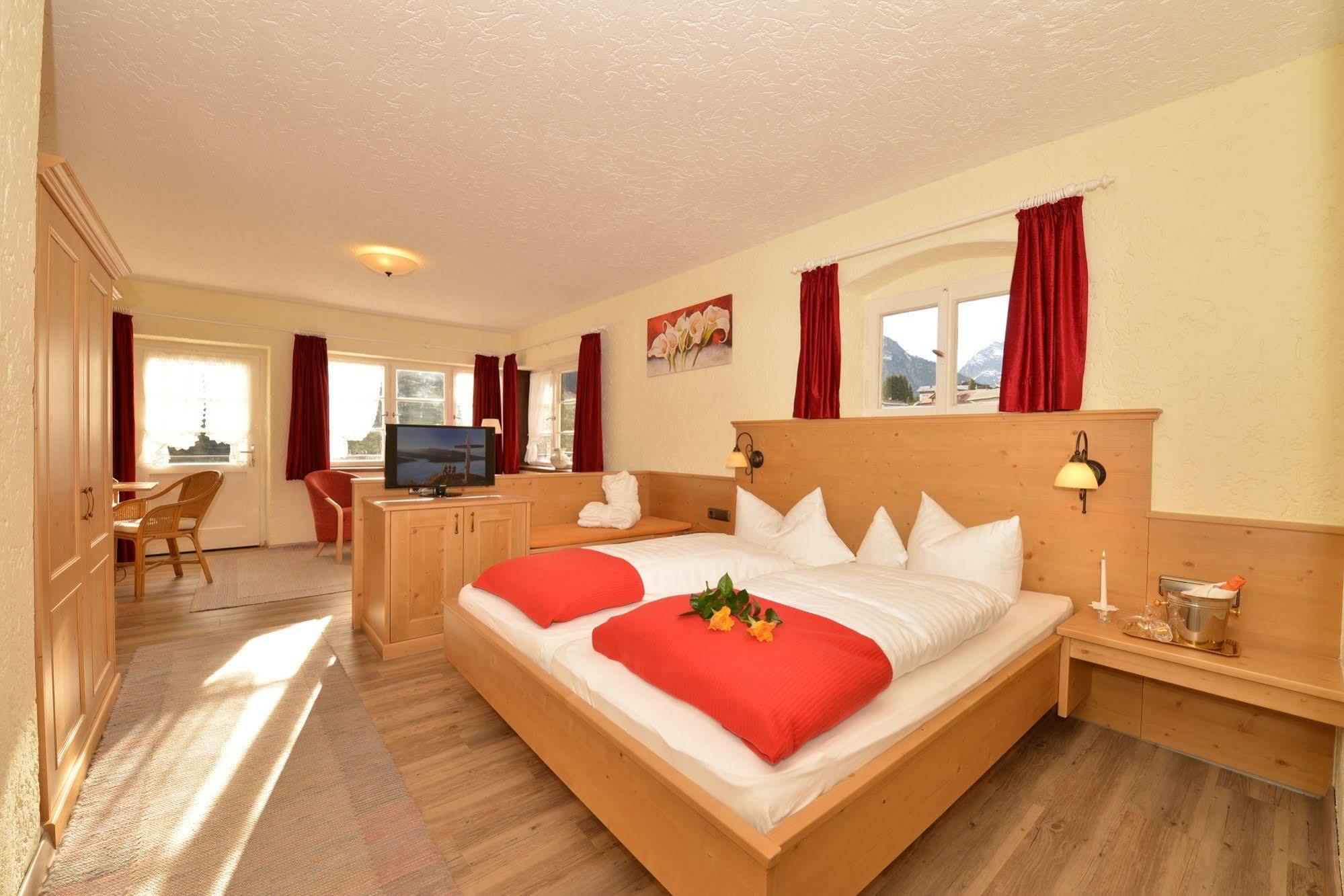 Hotel Adler Garni Hirschegg  Exterior photo